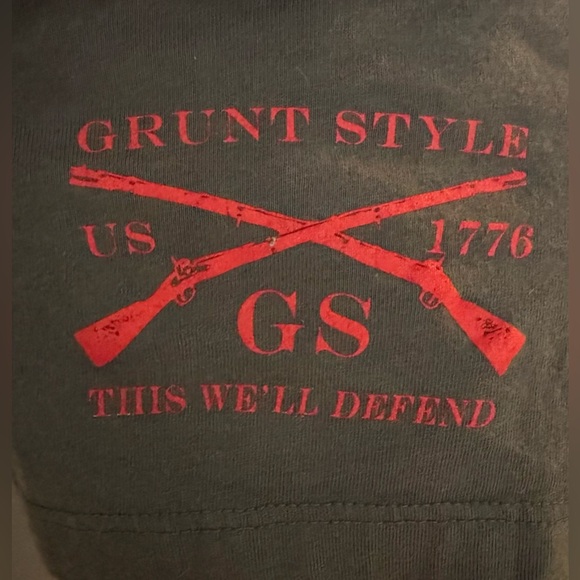 Women’s Grunt Style Charcoal Gray Tee with Red Graphics in Size M - Picture 5 of 6